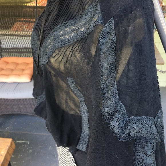 FREE ITEM W/PURCHASE Sheer & Lace Peasant Top - Picture 4 of 7